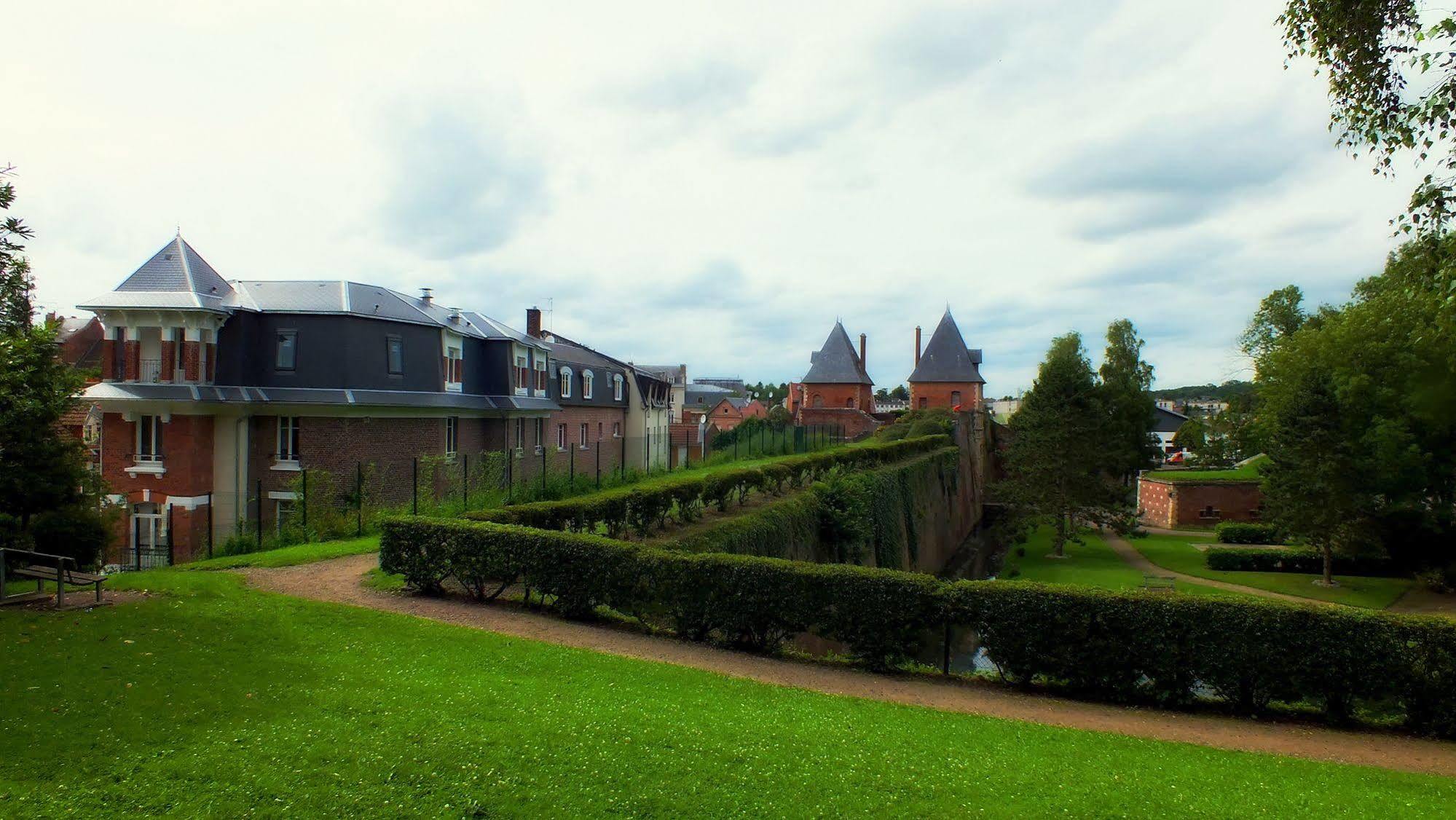 Auberge Des Remparts Péronne Exterior photo